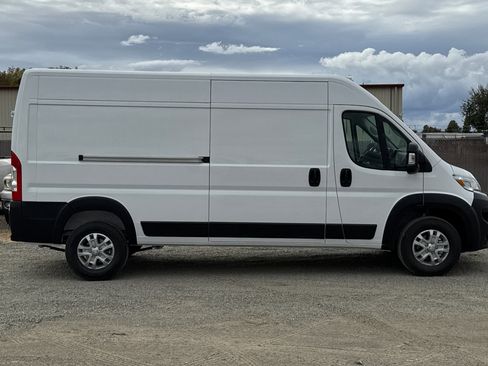 New 2026 RAM ProMaster 2500 w/ Quick Order Package 22G SLT image 2