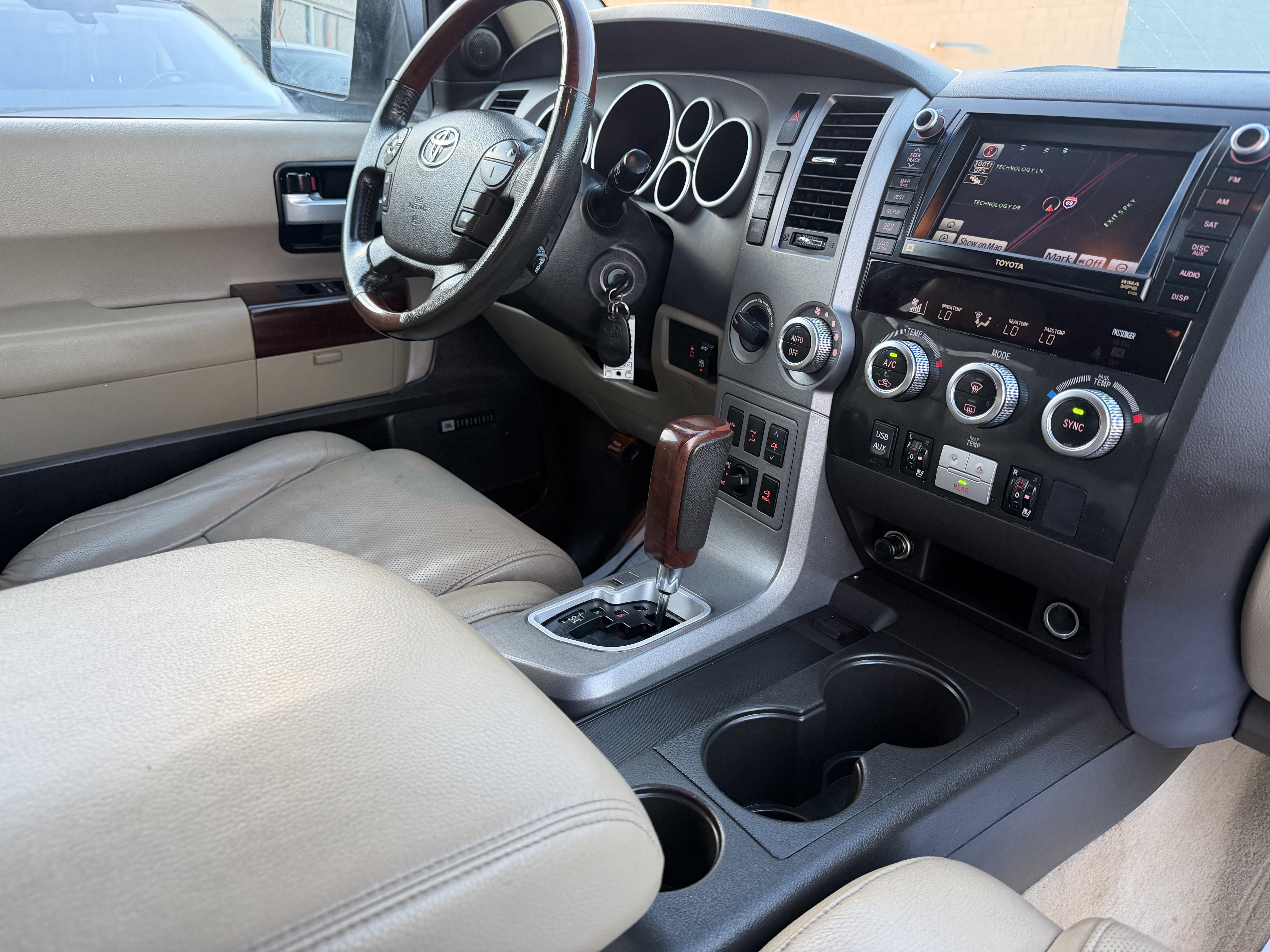 Used 2011 Toyota Sequoia Platinum AWD/4WD image 8
