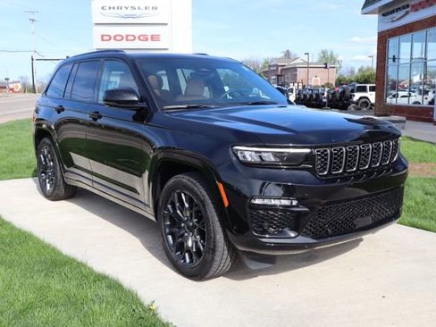 Used 2025 Jeep Grand Cherokee Summit w/ Obsidian Package image 3