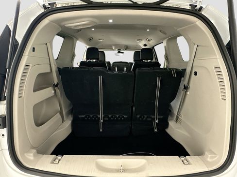 Used 2024 Chrysler Pacifica Touring-L image 30