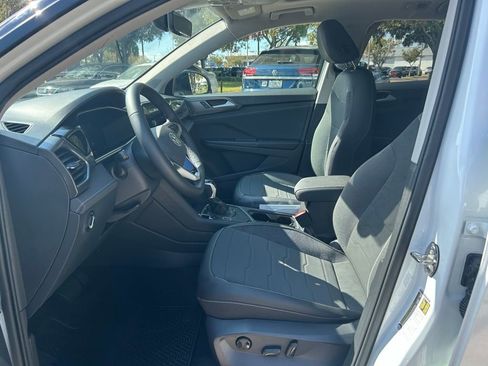 New 2026 Volkswagen Taos SE image 8