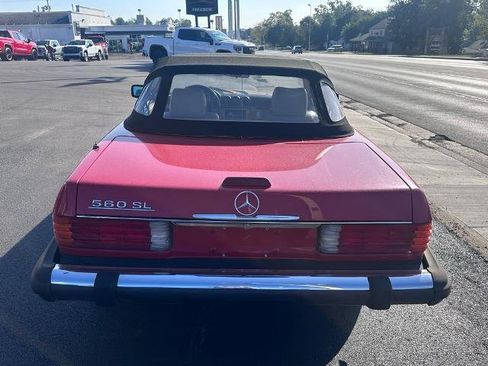 Used 1988 Mercedes-Benz 560 SL image 2
