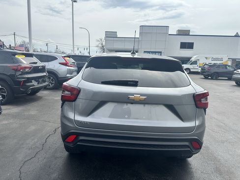 Used 2024 Chevrolet Trax LS w/ LS Convenience Package image 7