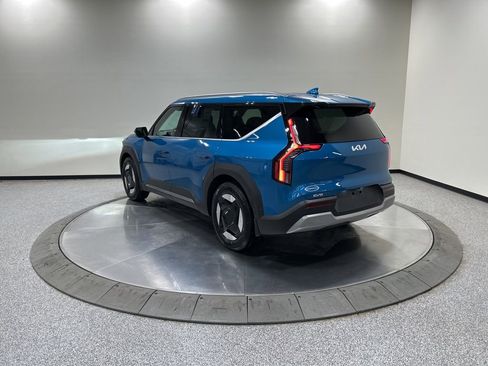 New 2026 Kia EV9 Wind AWD/4WD image 8