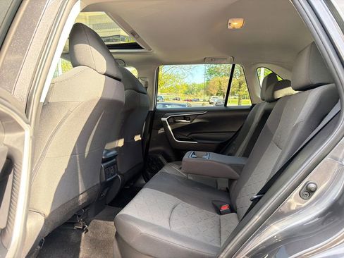 Used 2020 Toyota RAV4 XLE w/ Convenience Package AWD/4WD image 19