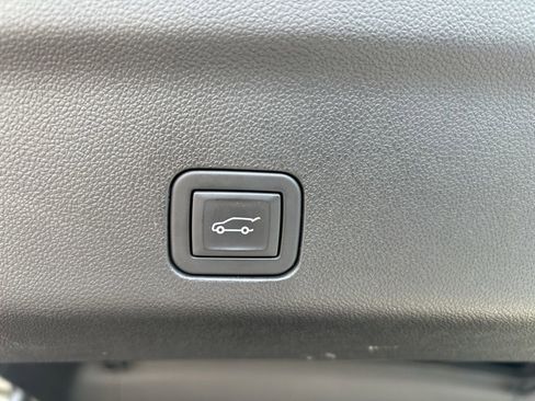 Used 2023 GMC Yukon XL Denali Ultimate AWD/4WD image 13