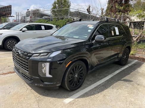 Used 2024 Hyundai Palisade Calligraphy image 3