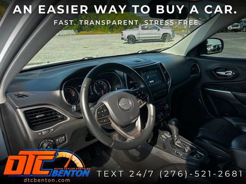 Used 2019 Jeep Cherokee Latitude Plus FWD image 10