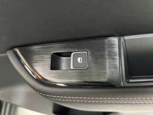 Used 2024 Nissan Rogue SL AWD/4WD image 26