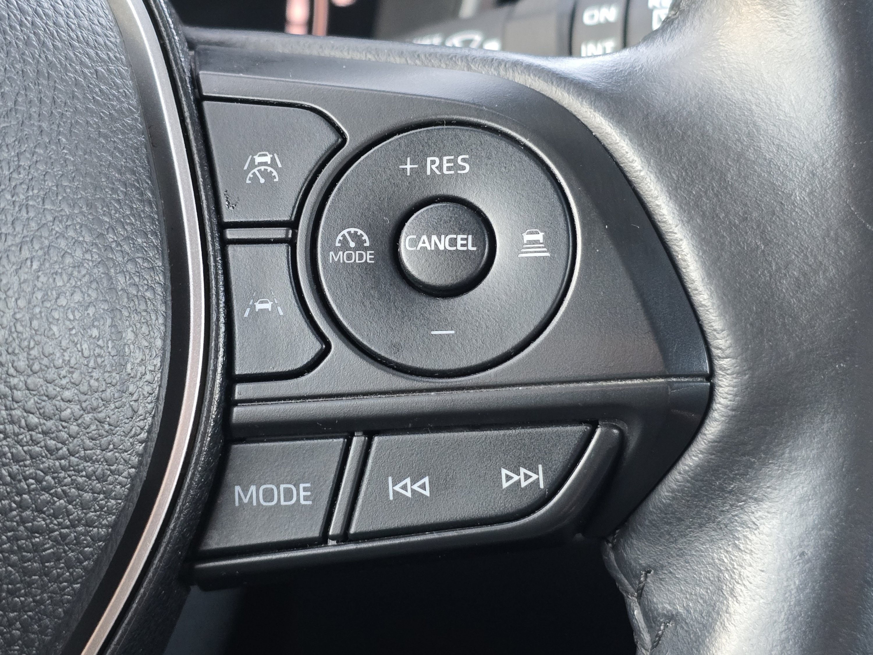 Used 2024 Toyota Corolla Cross XLE FWD image 18