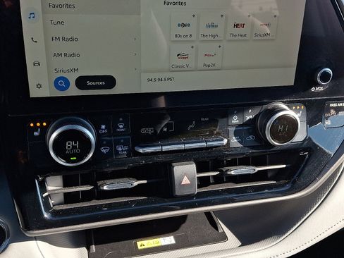 Used 2023 Toyota Highlander XLE image 14