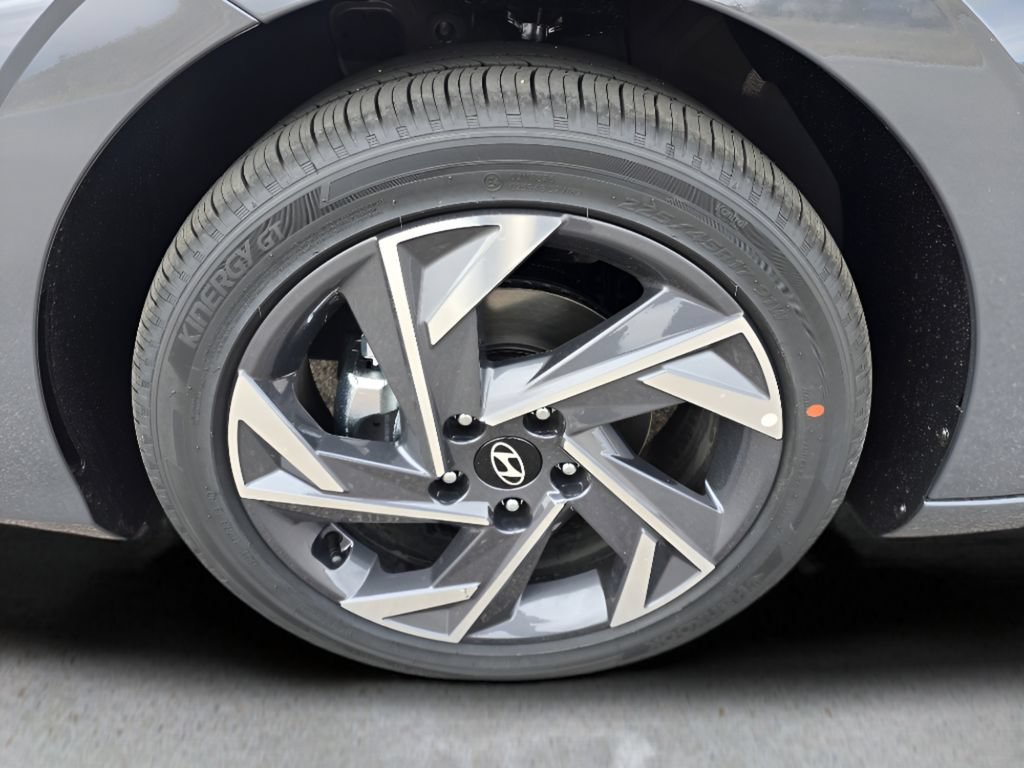 Used 2026 Hyundai Elantra Limited FWD image 10