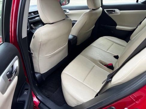 Used 2013 Lexus CT 200h image 30