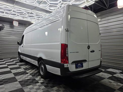 Used 2024 Mercedes-Benz Sprinter 2500 image 7