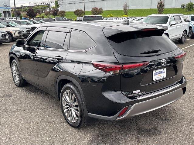 Used 2025 Toyota Highlander Platinum AWD/4WD image 14