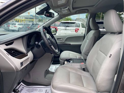 Used 2020 Toyota Sienna XLE FWD image 9