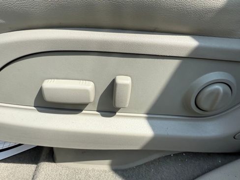 Used 2017 Buick Enclave Leather image 10