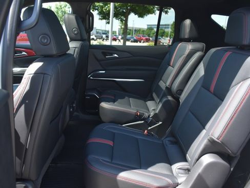 New 2026 Chevrolet Traverse RS w/ LPO, Floor Liner Package AWD/4WD image 16