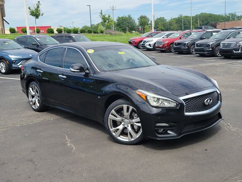 Used 2017 INFINITI Q70 3.7 w/ Sport Package AWD/4WD image 30