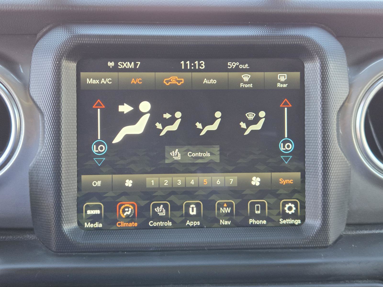 Used 2022 Jeep Gladiator Overland w/ Cold Weather Group AWD/4WD image 10
