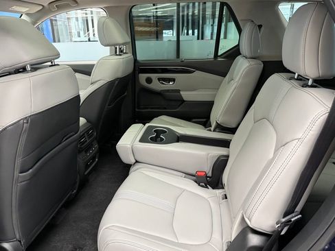 New 2025 Honda Pilot Touring image 12