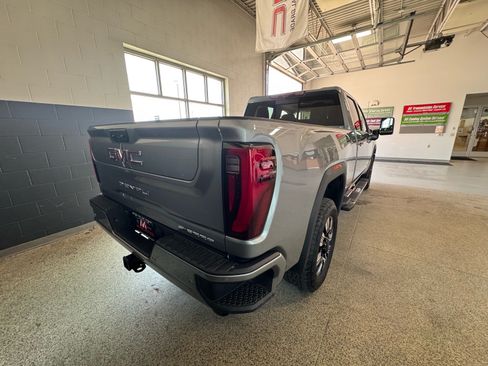 Used 2025 GMC Sierra 2500 Denali w/ Denali Reserve Package AWD/4WD image 5