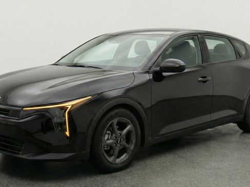 Used 2025 Kia K4 FWD image 3