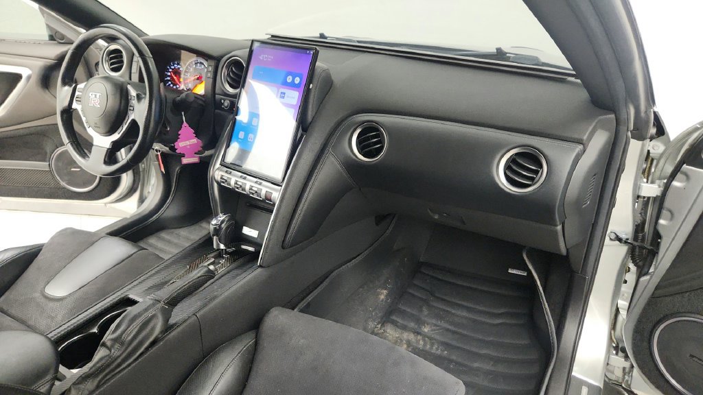 Used 2010 Nissan GT-R Premium AWD/4WD image 31
