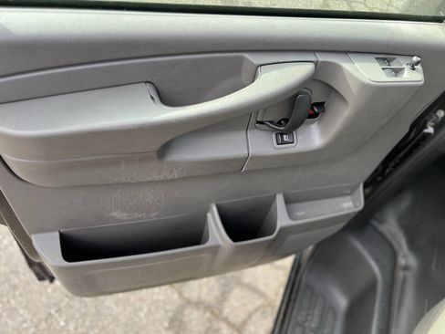 Used 2009 Chevrolet Express 3500 LS w/ Power Package image 18