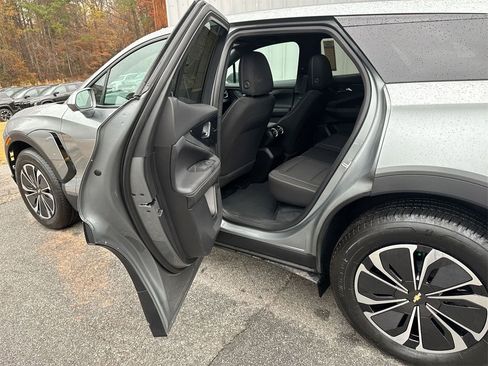 New 2025 Chevrolet Blazer EV LT image 29