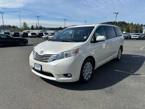 Used 2017 Toyota Sienna XLE w/ XLE Navigation Package AWD/4WD image 1