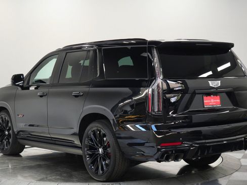 Used 2026 Cadillac Escalade V w/ LPO, ONYX Package AWD/4WD image 7