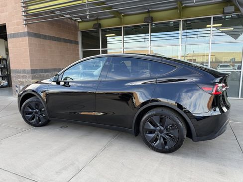 Used 2024 Tesla Model Y 2WD image 5