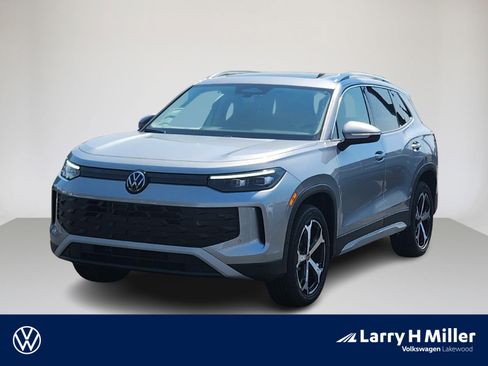 New 2025 Volkswagen Tiguan SE AWD/4WD image 1