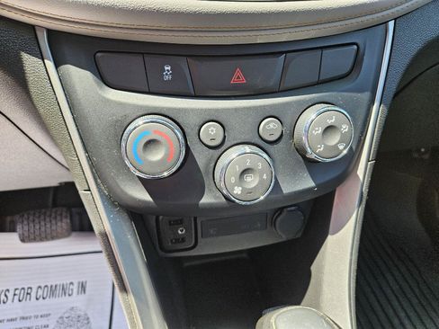 Used 2019 Chevrolet Trax LT w/ Driver Confidence Package FWD image 12