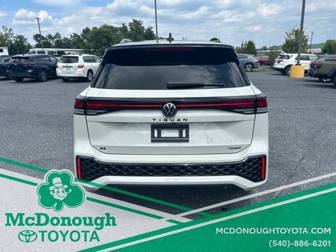 Used 2025 Volkswagen Tiguan SE R-Line AWD/4WD image 6