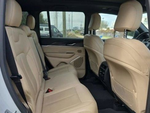 Used 2022 Jeep Grand Cherokee Limited 4xe image 11