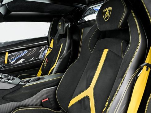 Used 2021 Lamborghini Aventador SVJ AWD/4WD image 28
