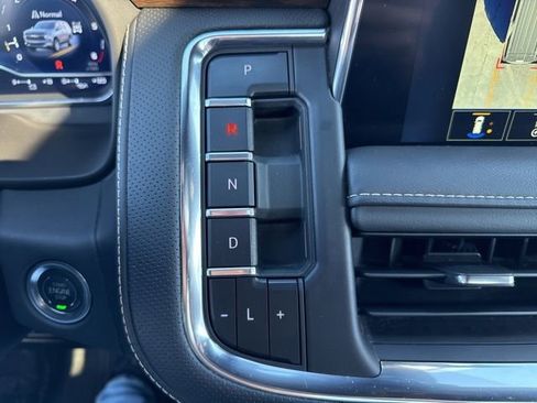 Used 2024 Chevrolet Suburban Premier w/ Premium Package image 28