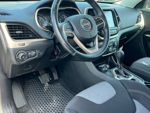 Used 2014 Jeep Cherokee Latitude w/ Comfort/Convenience Group AWD/4WD image 5