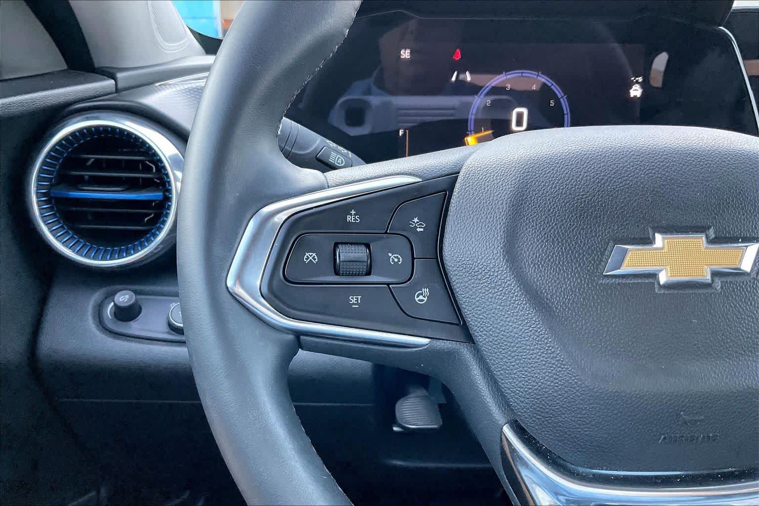 Used 2025 Chevrolet Trax LT w/ Driver Confidence Package FWD image 23