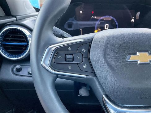 Used 2025 Chevrolet Trax LT w/ Driver Confidence Package FWD image 23