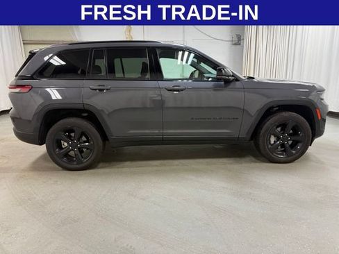 Used 2024 Jeep Grand Cherokee Limited w/ Luxury Tech Group II AWD/4WD image 3