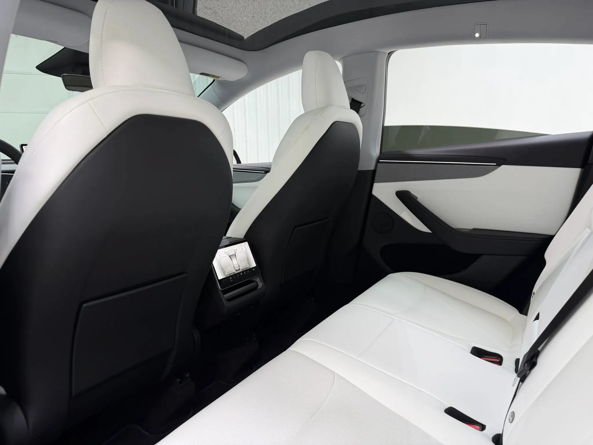 Used 2026 Tesla Model Y AWD image 17