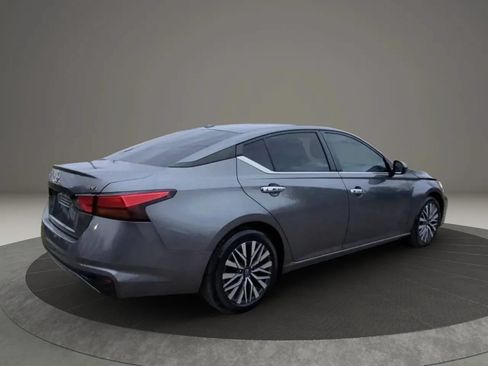 Used 2023 Nissan Altima 2.5 SV FWD image 5