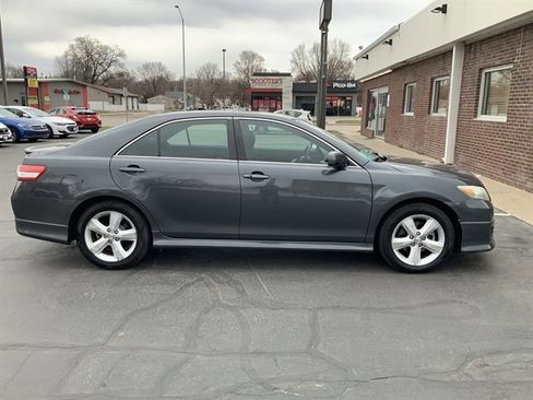 Used 2010 Toyota Camry image 3
