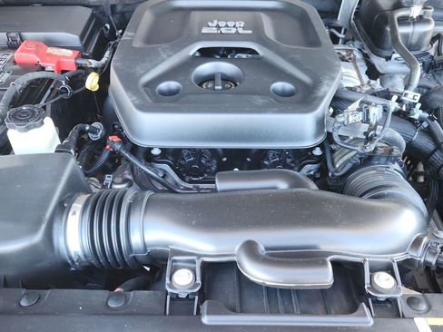 Used 2020 Jeep Wrangler Unlimited Sahara image 17