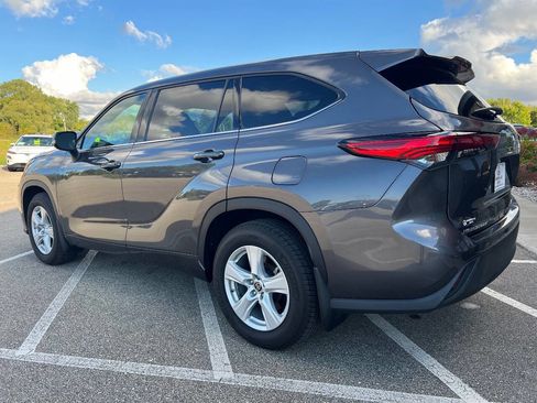 Used 2021 Toyota Highlander LE image 4