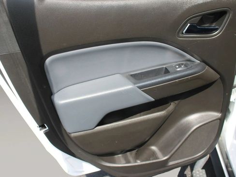 Used 2016 Chevrolet Colorado Z71 AWD/4WD image 16