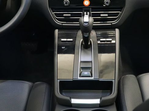 Certified 2026 Porsche Macan AWD/4WD image 20
